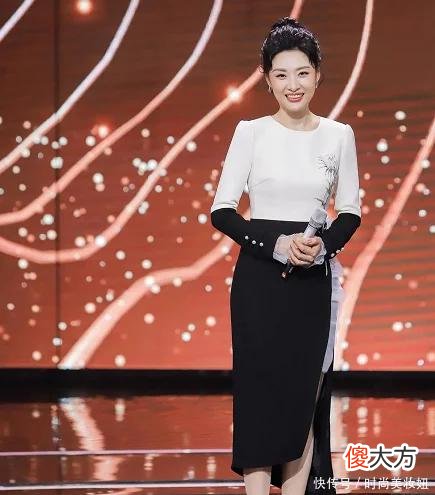 【就爱时尚】周涛离开央视后更会穿，黑白色连衣裙配高马尾超减龄，气质绝了