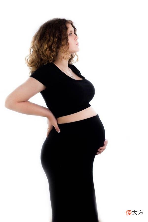 17岁女儿怀孕惊慌失措，35岁美国妈妈应对出色赢得万千网友点赞