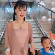 【时尚一点】福建福清，52岁女子身材苗条辫子长，肤白貌美真漂亮：容颜不老！