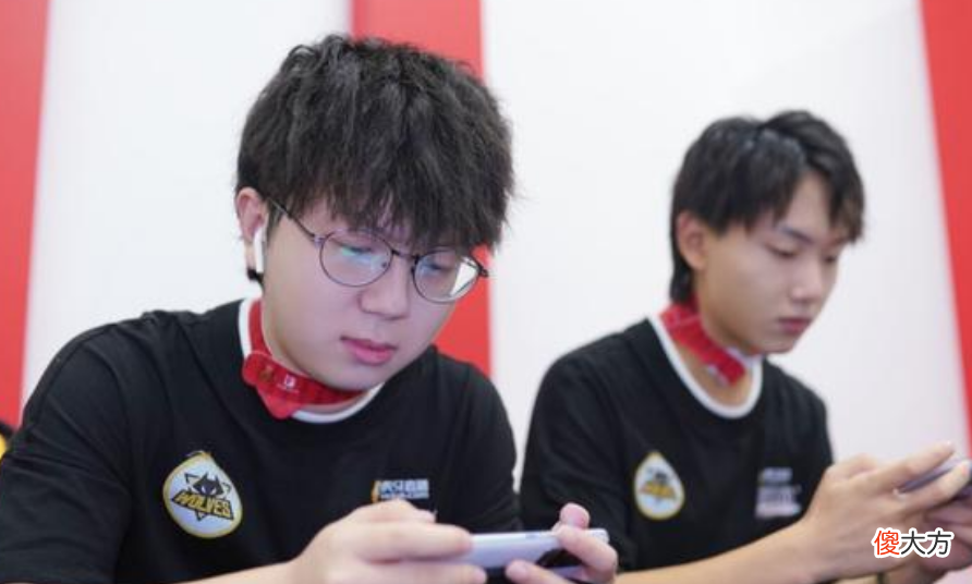 【游戏迷】赖神撞车职业选手，打赢游戏却秒速道歉，水友：该道歉的是对面