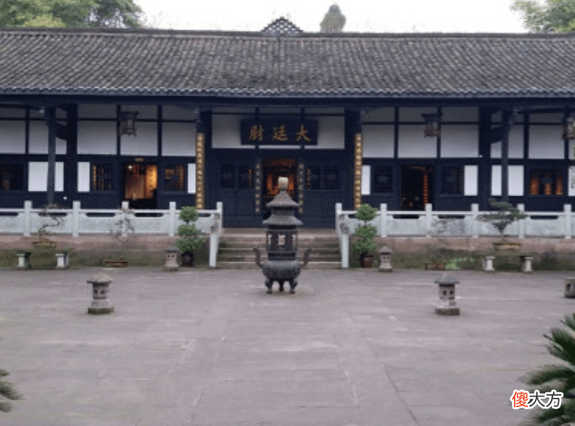 【历史故事】清朝传奇人物谢启祚，98岁才中举，乾隆皇帝为他点燃寿宴