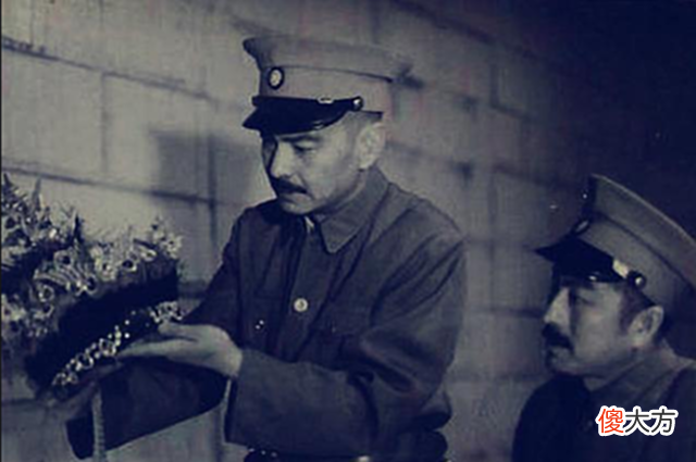 【历史故事】1947年，孙殿英被我军俘虏后，递出一张纸：请务必拿给刘伯承看
