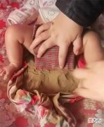 宝妈分享“穷人版”纸尿裤，细沙＋抹布，网友：穷可以不生