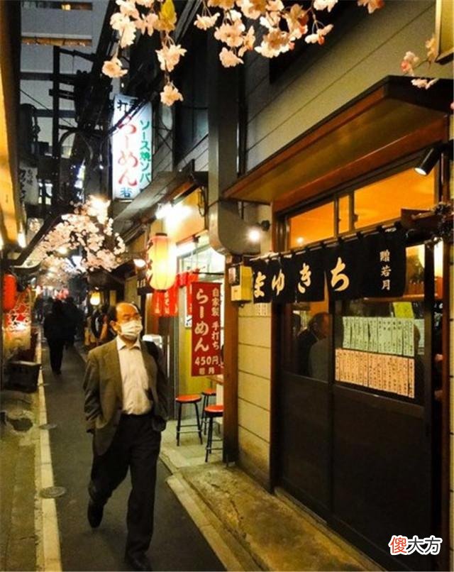【爱历史】流落街头的民国千金小姐，晚年时在日本卖油条，靠双手东山再起