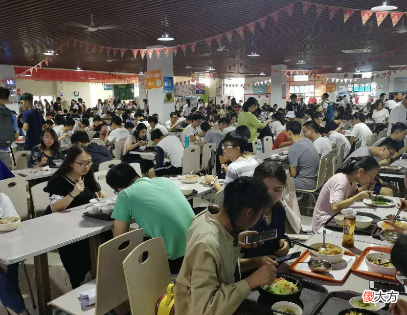 教育惩戒和体罚不同，家长教育学生时要适度，多跟孩子进行沟通