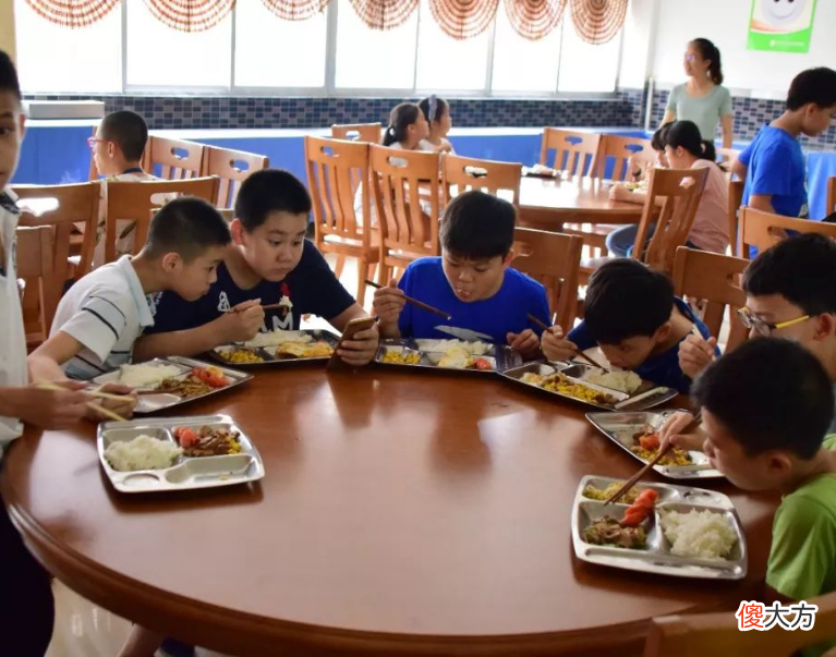 教育惩戒和体罚不同，家长教育学生时要适度，多跟孩子进行沟通
