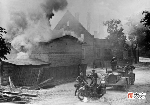 【历史故事】10张罕见二战老照片：苏德签署互不侵犯条约，德国闪电入侵波兰