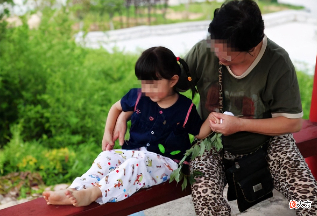 “奶奶亲还是姥姥亲？”孩子的回答现实又戳心，421家庭值得一看
