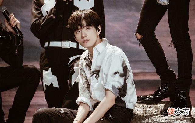 【游戏世界】网曝R1SE张颜齐和女主播双排,赛后发博称:缘分来了挡不住