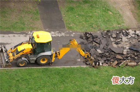 公路底下老是发出怪响,工人疑惑挖开查看,眼前一幕不可思议