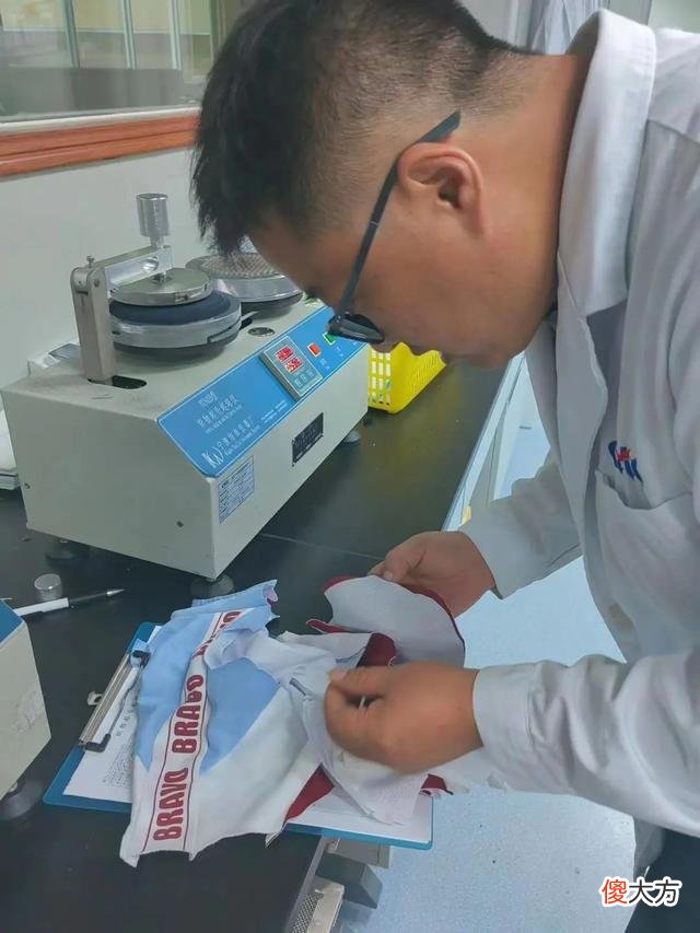 【就爱时尚】38批次校服比较试验,线上样品不合格超7成!涉及“南极人”“西域童话”等