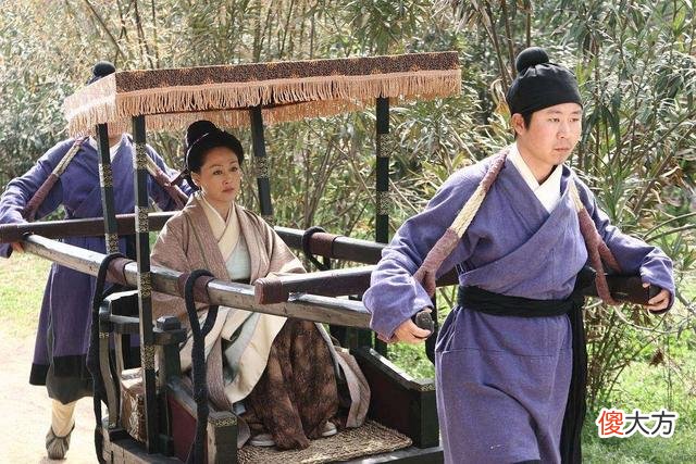 【爱历史】《孔雀东南飞》为何被移出课本？你细品，看看主人公都做了啥