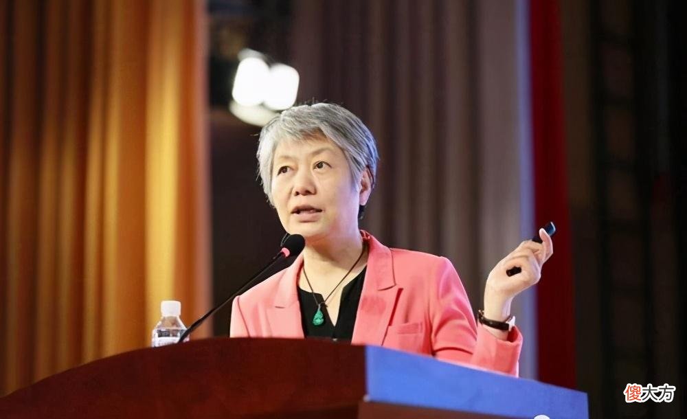 李玫瑾教授：“两不管，三不惯”教出来的孩子，父母会更省心