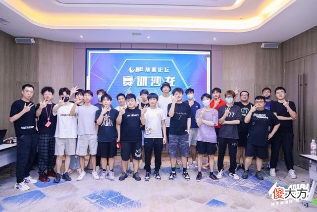 【游戏世界】电竞选手测试千米跑，重视身体素养和健康生活习惯