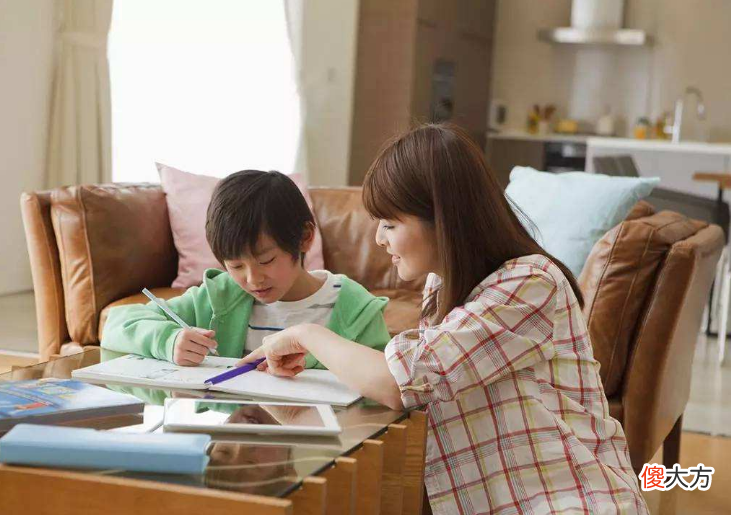 小学生作文《穷不过三代》火了!老师破例给满分,网友:没毛病