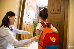 早上孩子赖床不想上学，我用这种方法，不打不骂让孩子主动上学