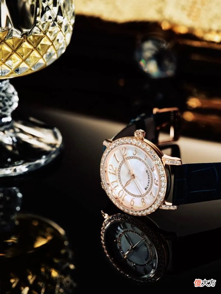 【就爱时尚】今年新表“诚意”内卷,再这么玩下去品牌会破产吧?