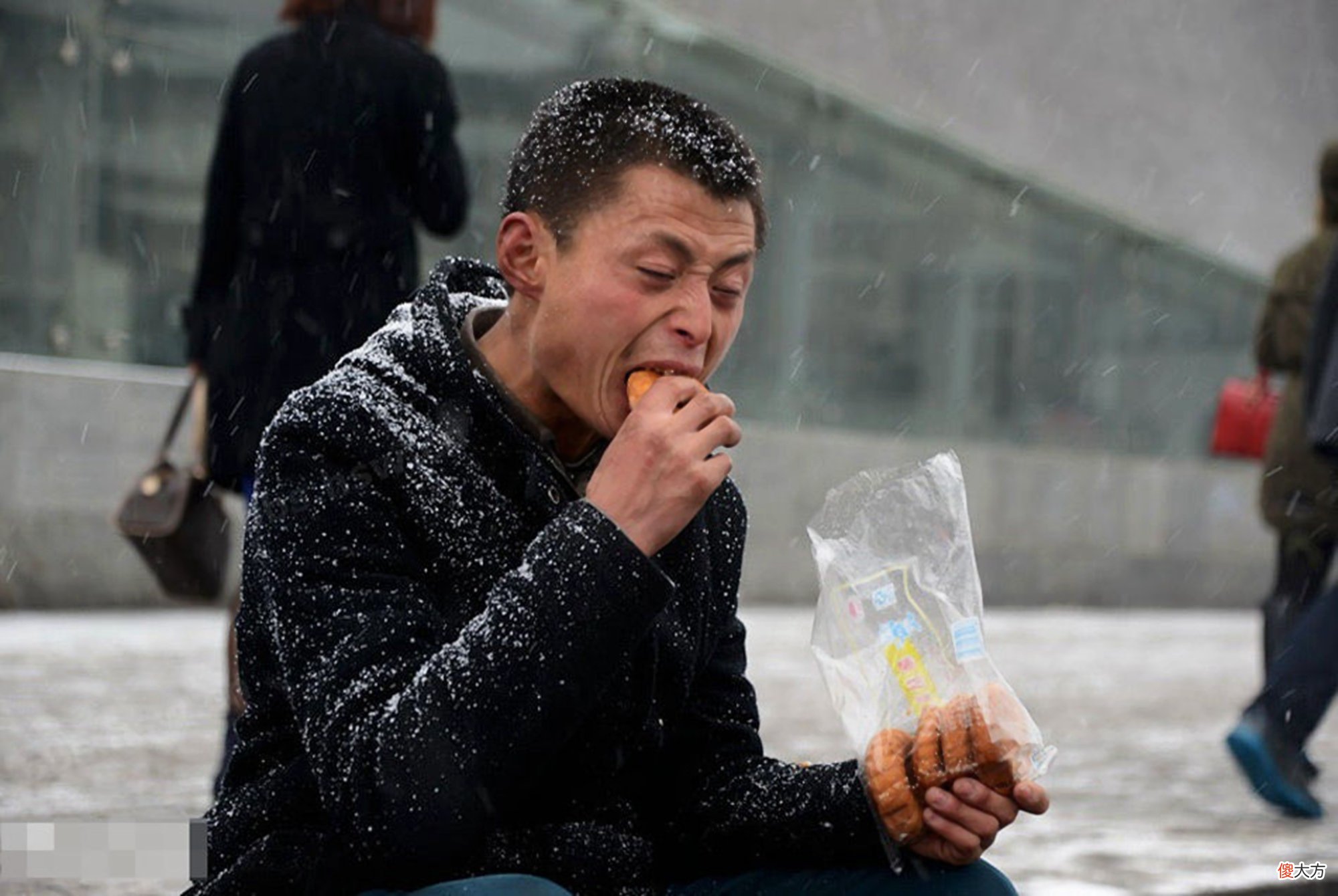 “你会抚养兄弟姐妹们留下的孩子吗？”没想到，网友的答案很相似