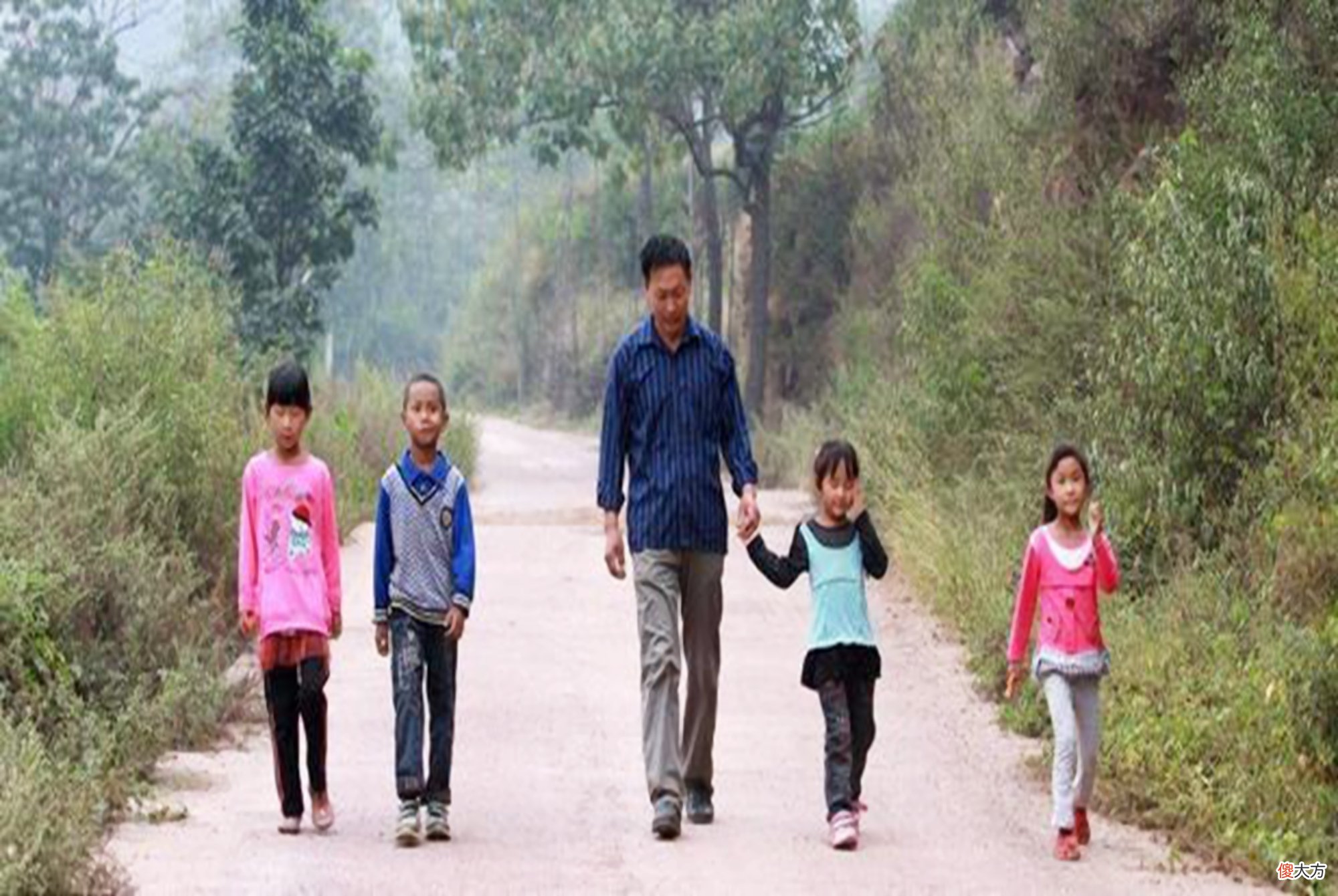 “你会抚养兄弟姐妹们留下的孩子吗？”没想到，网友的答案很相似