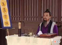 【历史故事】乾隆下江南上街算卦时，算命先生说了什么？为何转身就下令要杀他
