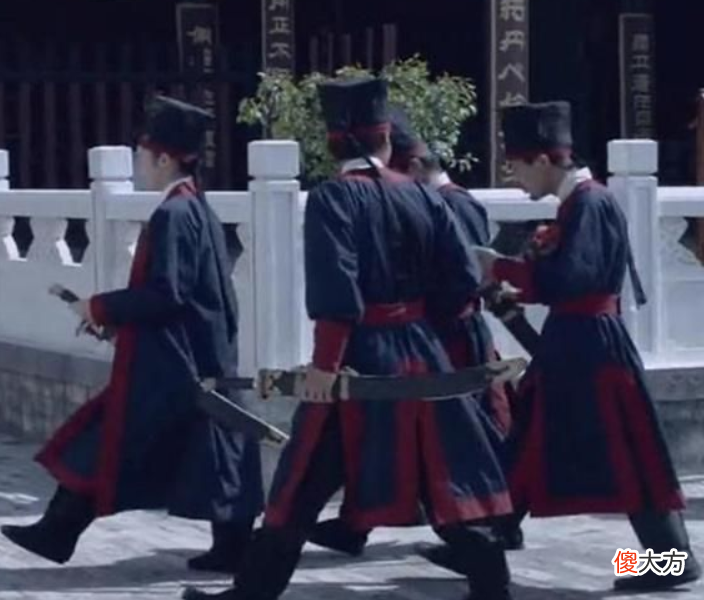 【历史故事】乾隆下江南上街算卦时，算命先生说了什么？为何转身就下令要杀他