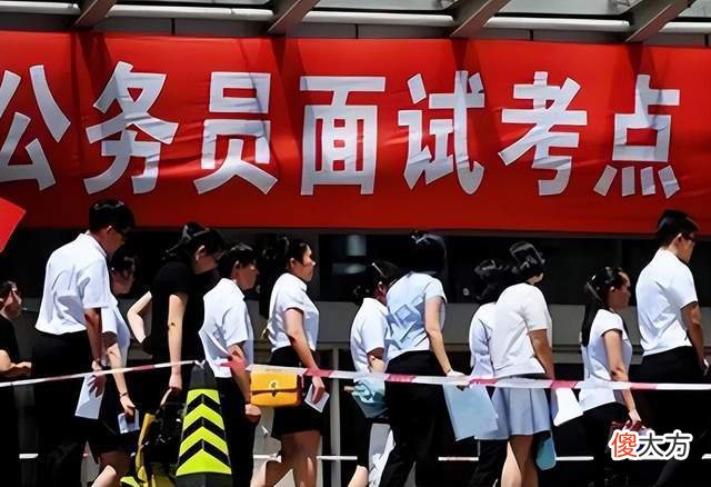 “新型啃老”突然流行：许多父母蒙在鼓里，还误以为孩子优秀上进