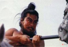 【历史故事】许褚和五虎上将中的四个交过手，都没打胜过，遇上黄忠能打胜吗？