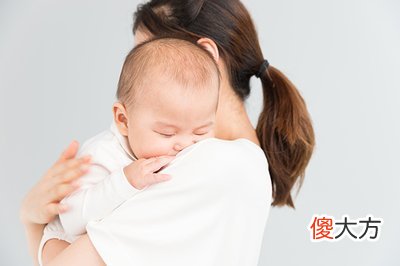 新生宝宝经常吐奶，除了拍嗝，家长需对照自查原因，附应对方法