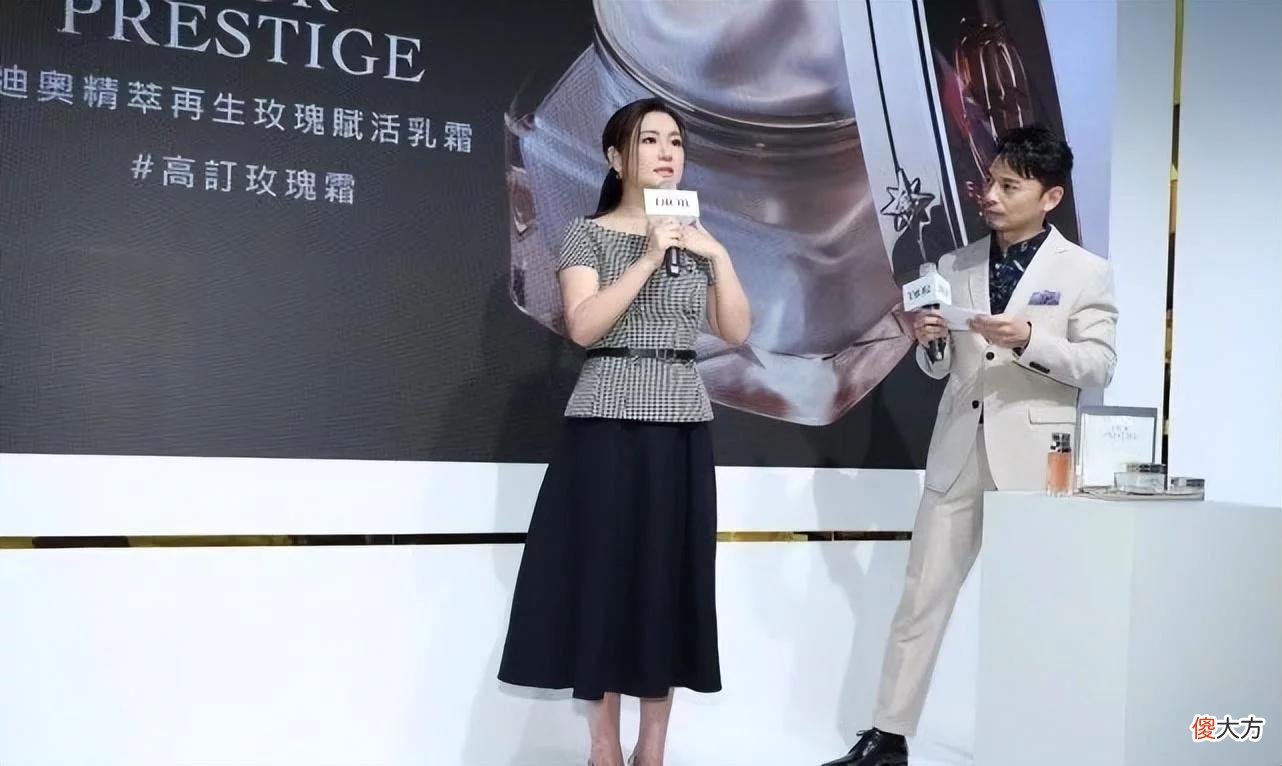 【就爱时尚】Selina这次找到真爱了，法式打扮身材好丰腴，大方露疤痕很自信