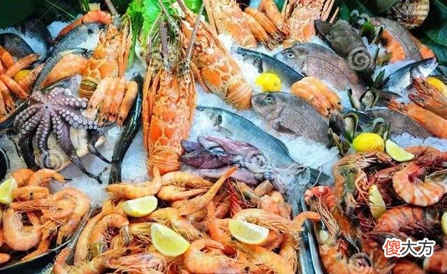 孕妇3年怀俩都是“畸形”，医生：这5种食物伤己伤胎，再馋也别碰