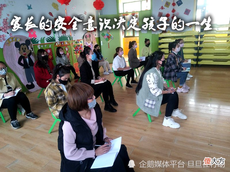你以为的不可能，其实随时会发生：宝宝把镊子精准捅进电门，想想就后怕！