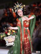 【游戏世界】汉服？韩服？《闪耀暖暖》舆论争议背后，难以推广的传统服饰文化