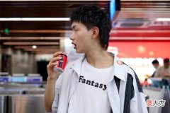 【游戏世界】豪门战队就是不一样！拍照打卡成为最新炫富方式，fly：身价倍增
