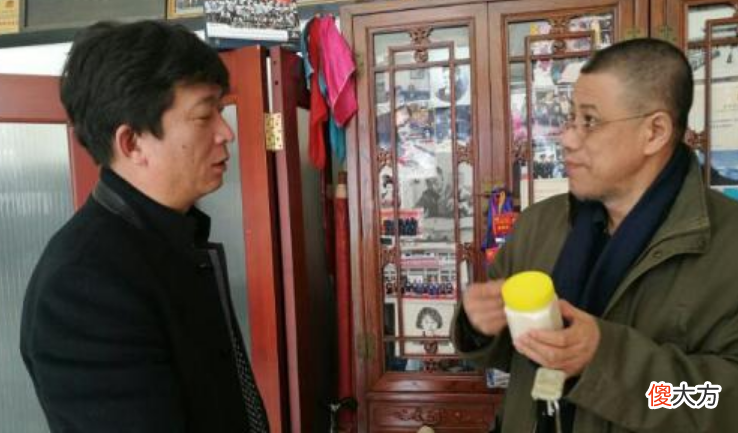 【历史故事】男子戴着价值3亿的乾隆扳指，专家建议无偿充公，他笑着回应6字