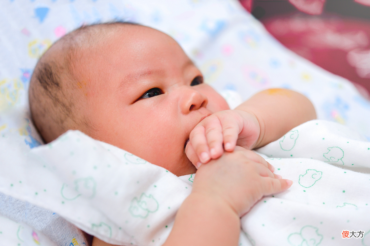 宝宝“吃手”的坏习惯改不掉?家长做好这2点,助孩子度过口欲期