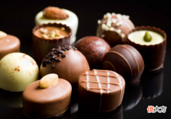 Caramelized Hazelnut Praline 10月9日生日巧克力-N字榛子