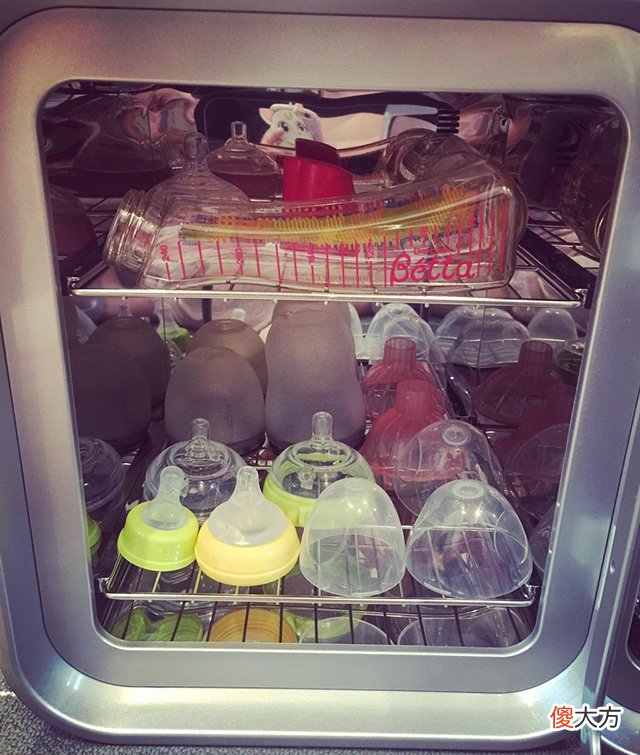 开水烫奶瓶能消毒？宝妈别图省事，没做好这五个步骤，奶瓶白刷了