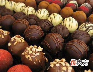 10月11日生日巧克力-酒心咖啡(Milk Cream with Alcohol Giandu