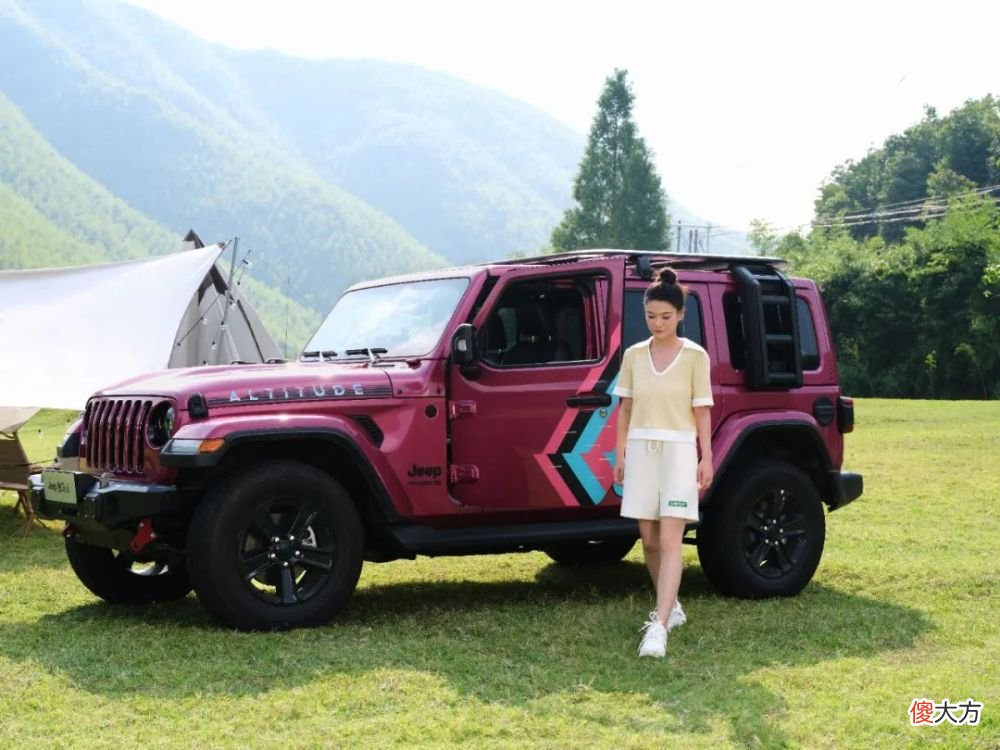 【就爱时尚】能驾驭粉色的姐姐，美且飒！