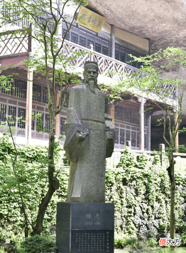 【历史故事】一个落拓文人登上多景楼写下一首词,道出了五千年历史真谛