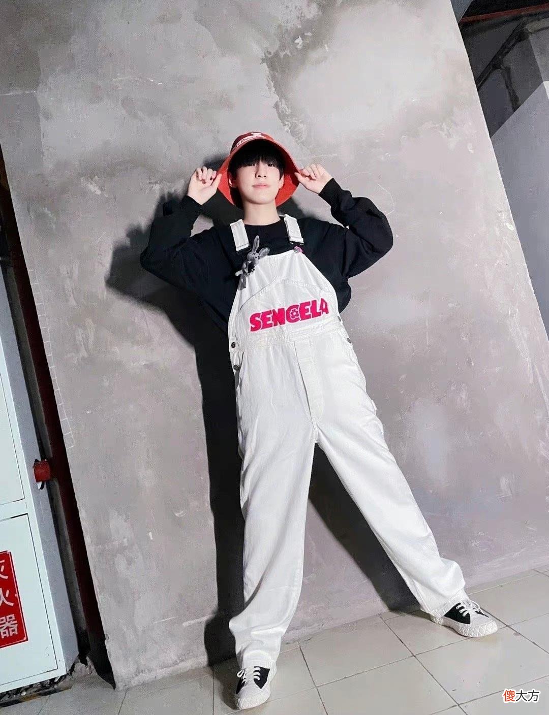 【就爱时尚】不分男女，减龄能手，藏肉利器；给大家隆重介绍下背带裤