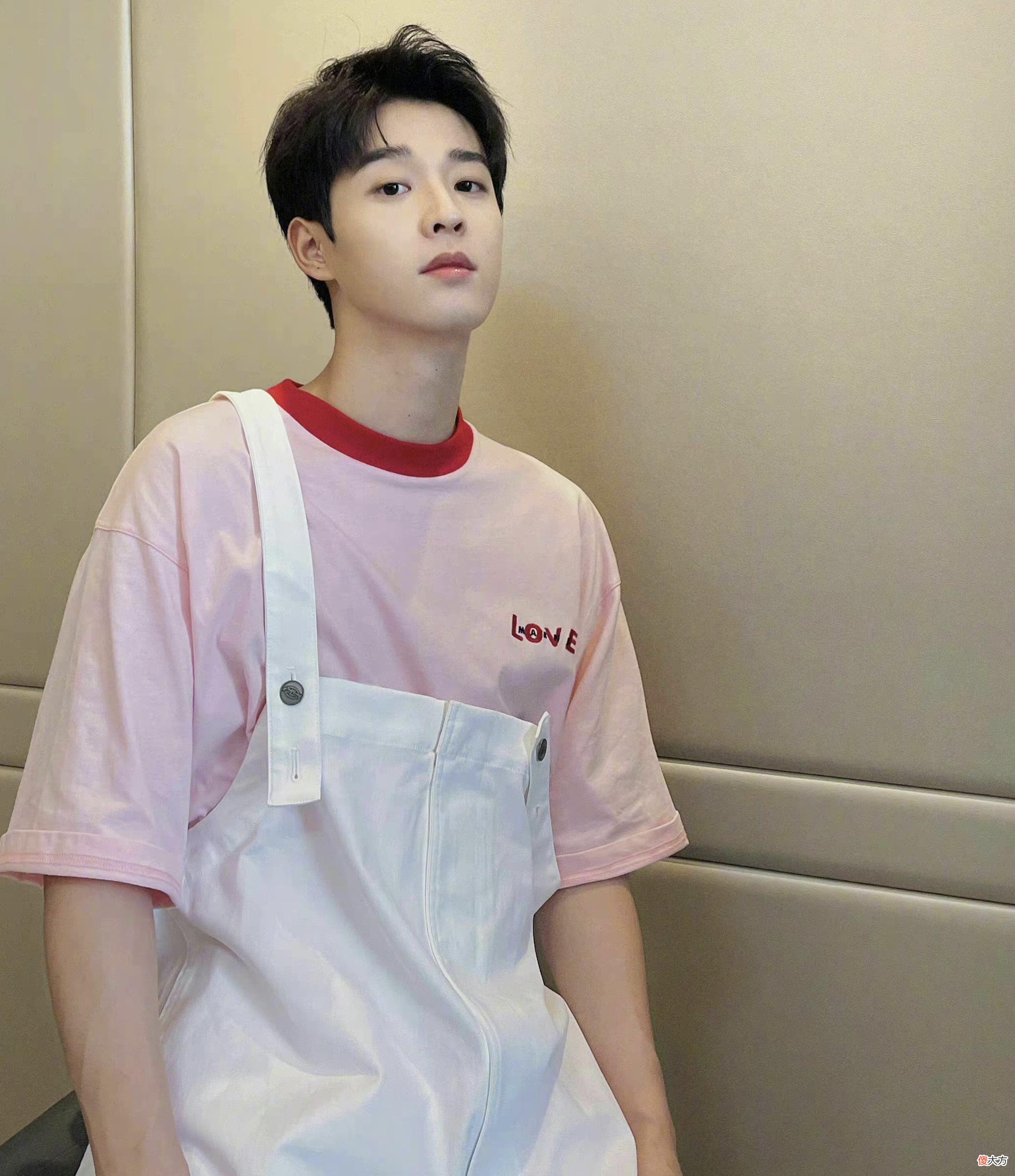 【就爱时尚】不分男女，减龄能手，藏肉利器；给大家隆重介绍下背带裤