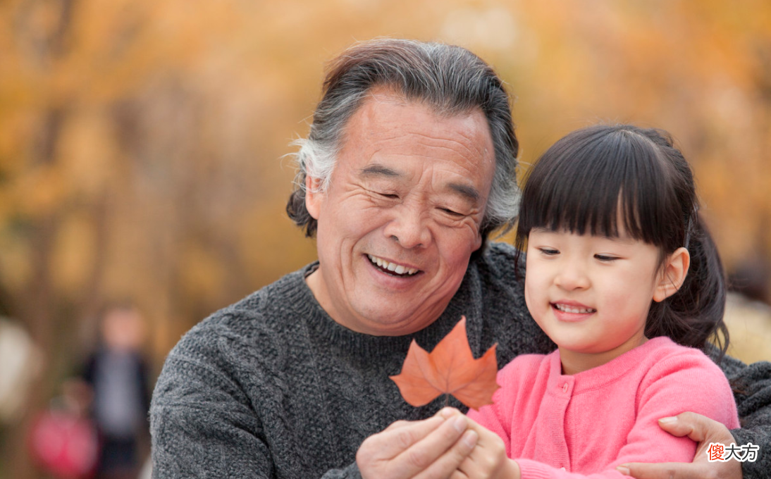 老人总插手孩子的管教,该怎么办?教你4招来应对“隔代教育”