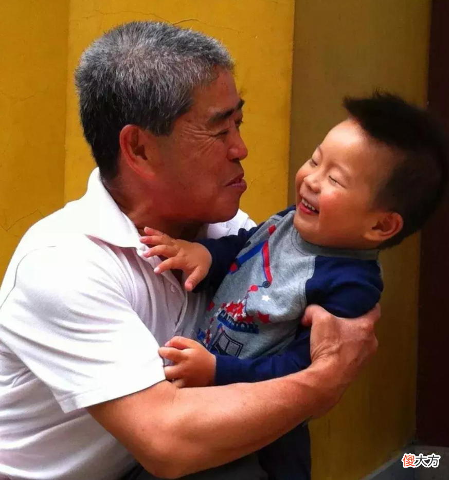 老人总插手孩子的管教,该怎么办?教你4招来应对“隔代教育”