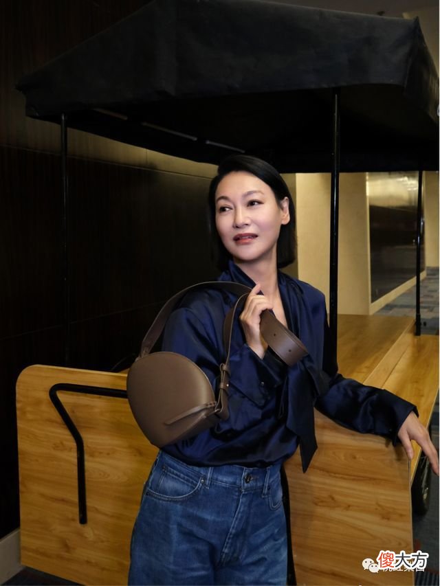 【就爱时尚】明星红黑榜：俞飞鸿僵成这样，怪谁？