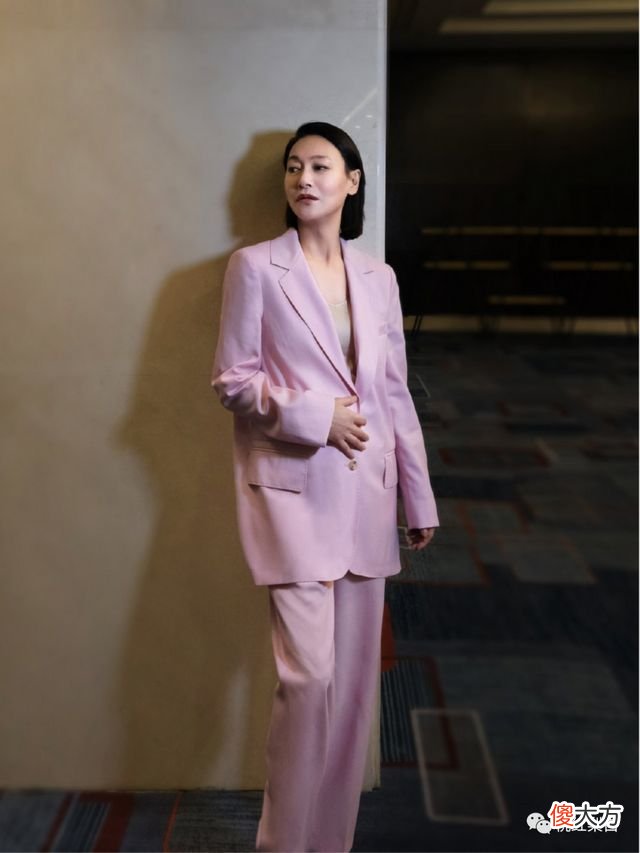 【就爱时尚】明星红黑榜：俞飞鸿僵成这样，怪谁？