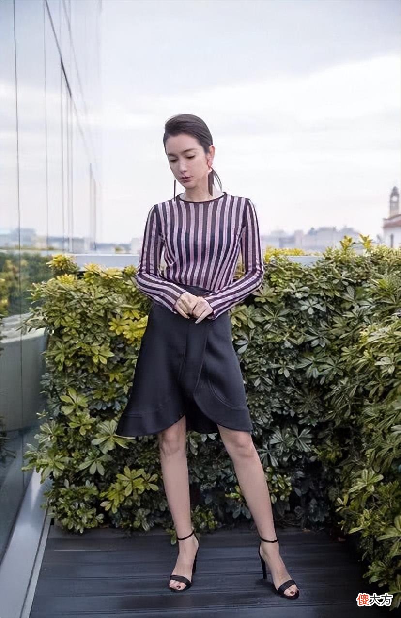 【时尚一点】35岁女人初秋穿搭模板,5套半身裙搭配上身,减龄有气质还不俗气