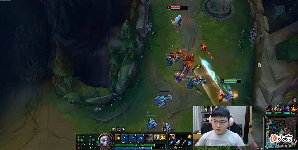 【游戏世界】UZI排位赛偶遇Faker，每个走位都被完美预判，最了解你的人是对手！