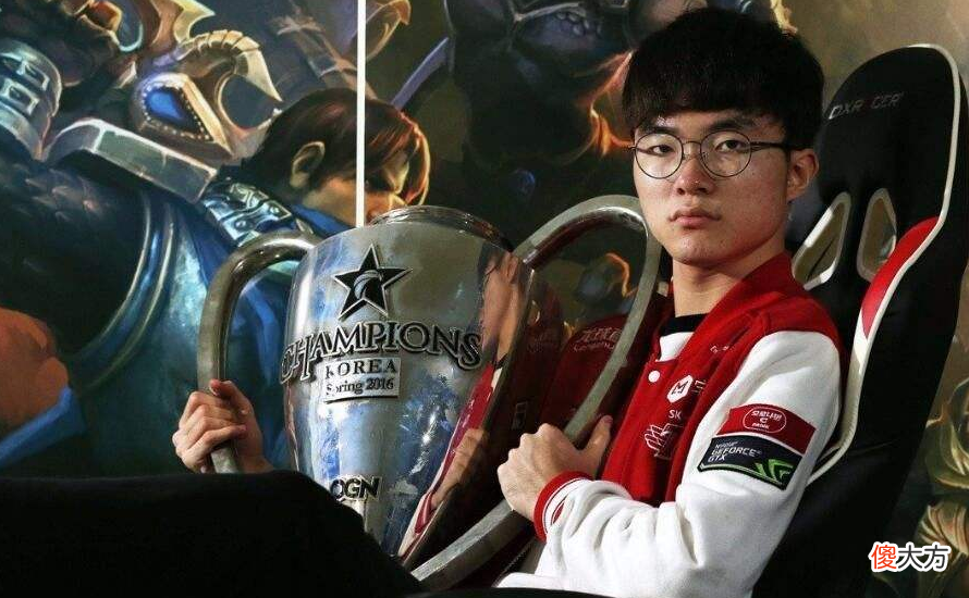 【游戏世界】UZI排位赛偶遇Faker，每个走位都被完美预判，最了解你的人是对手！
