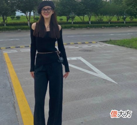 【游戏迷】赵露思最新plog秀170完美身材，电竞赵露思长腿也丝毫不输